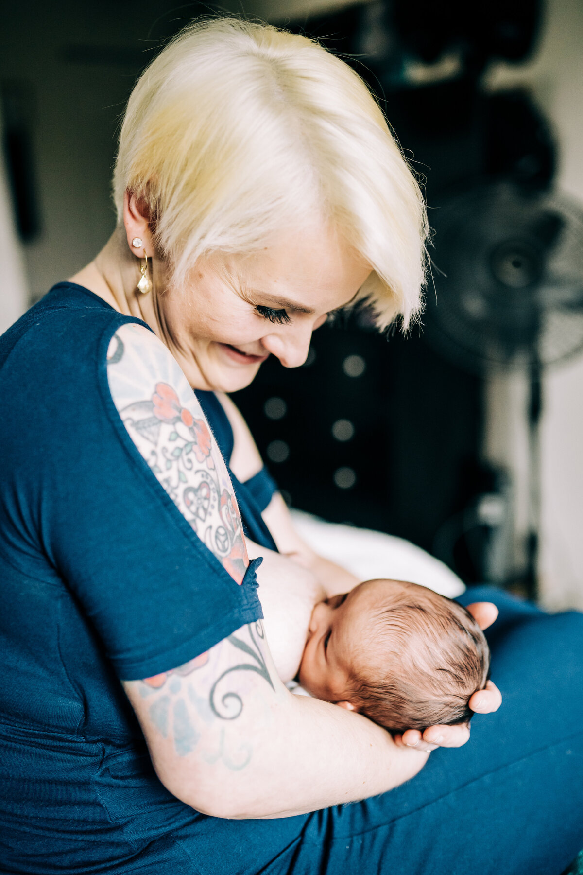 mother-breastfeeding-newborn-in-home-session