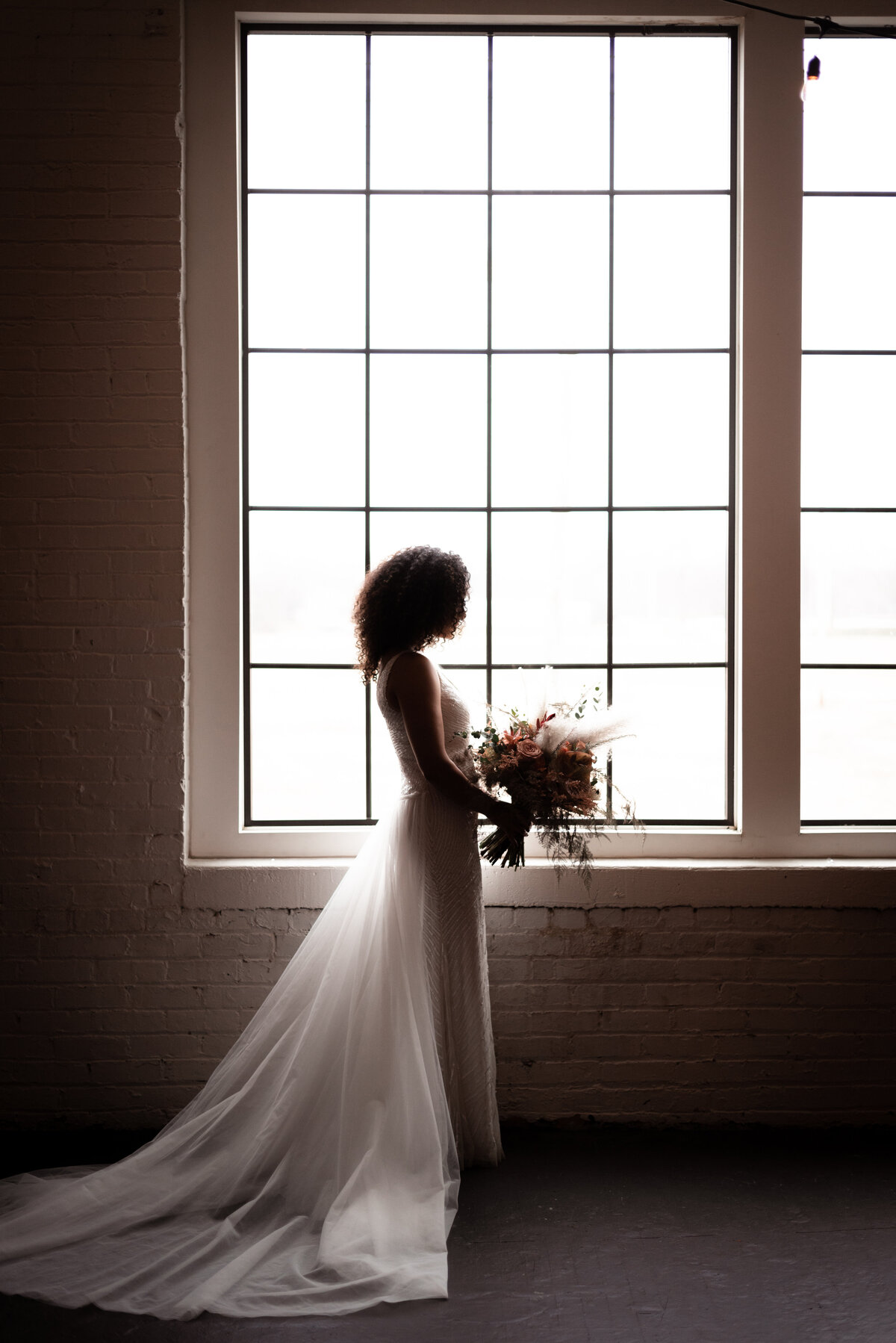 bride silhouette wedding in fort wayne indiana bridal floral photography