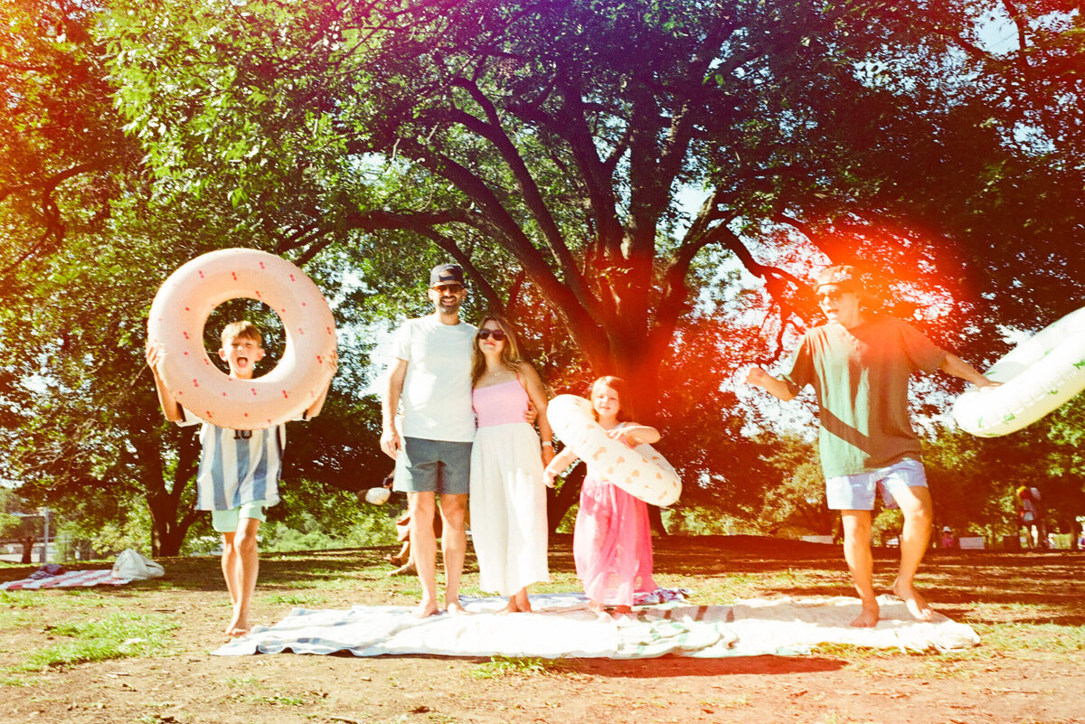 austin-lifestyle-family-couples-session-Psychedelic-35mm-film-amber-vickery-photography-22