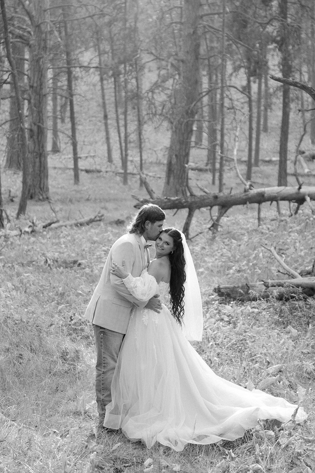 presley-gray-photo-wild-horse-montana-elopement-9020