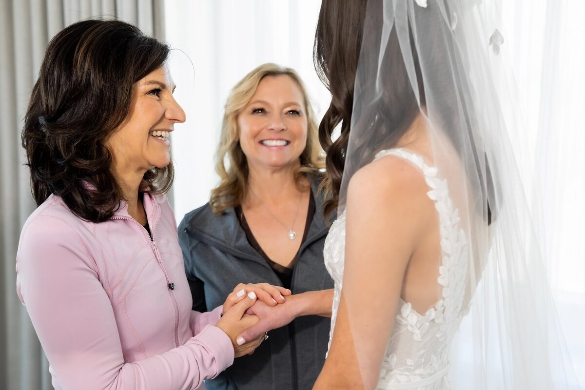 292_gettingready_Bob&DawnDavisPhotography