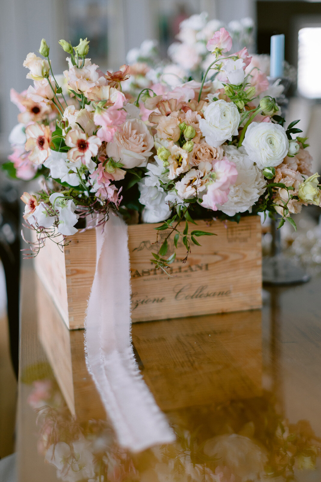 Kate-Murtaugh-Events-Weekapaug-Inn-wedding-spring-flowers