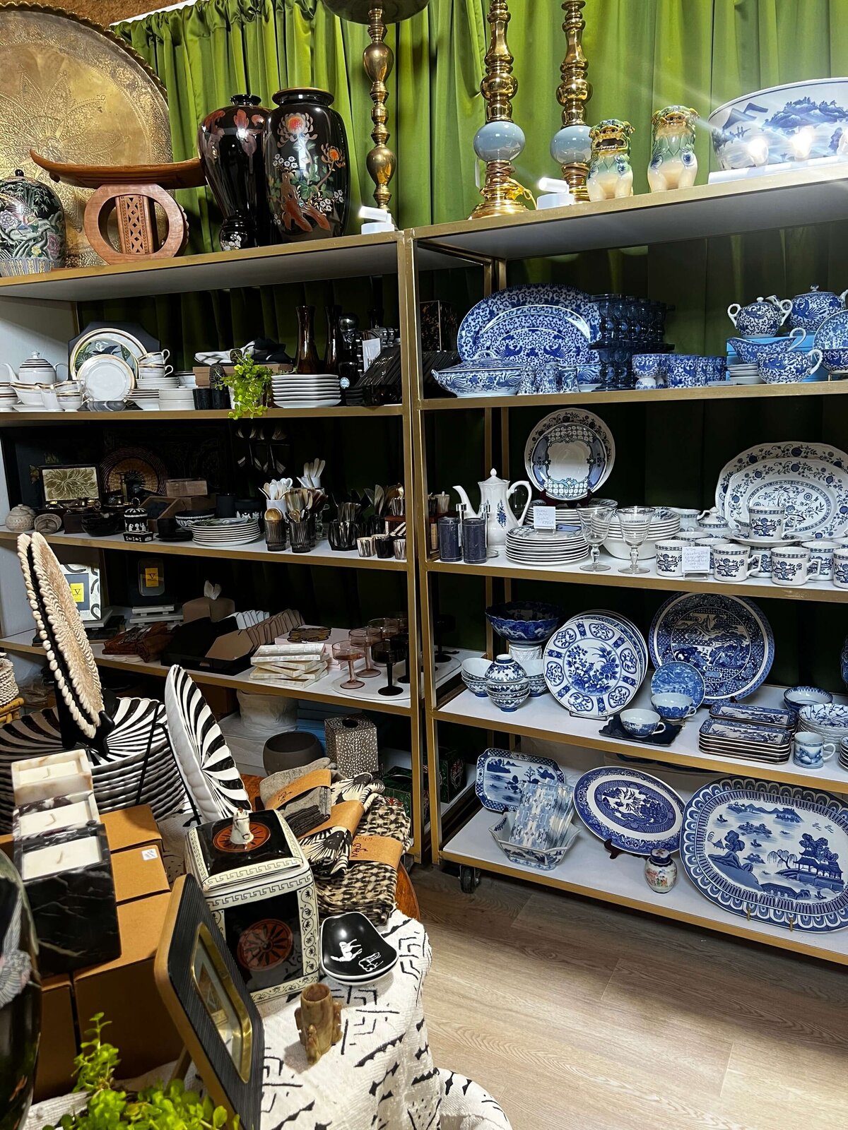 Old-Line-Markt-Poolesville-Maryland-Aix-La-Chapelle-Danielle-Couick-Ghost-Host-Magnolia-Bluebird69