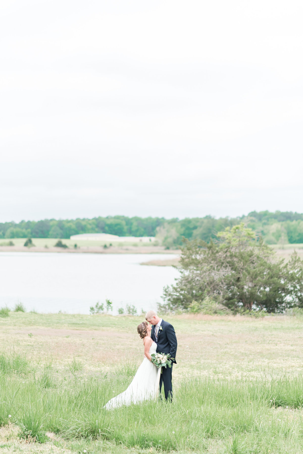 intimate-hampton-roads-virginia-backyard-pastel-wedding-by-norfolk-photographer-photo411