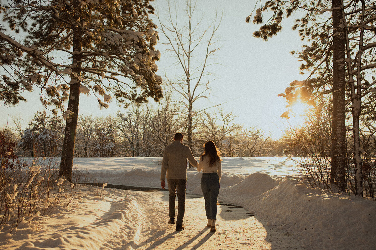 Minnesota-romantic-winter-engagement-session85