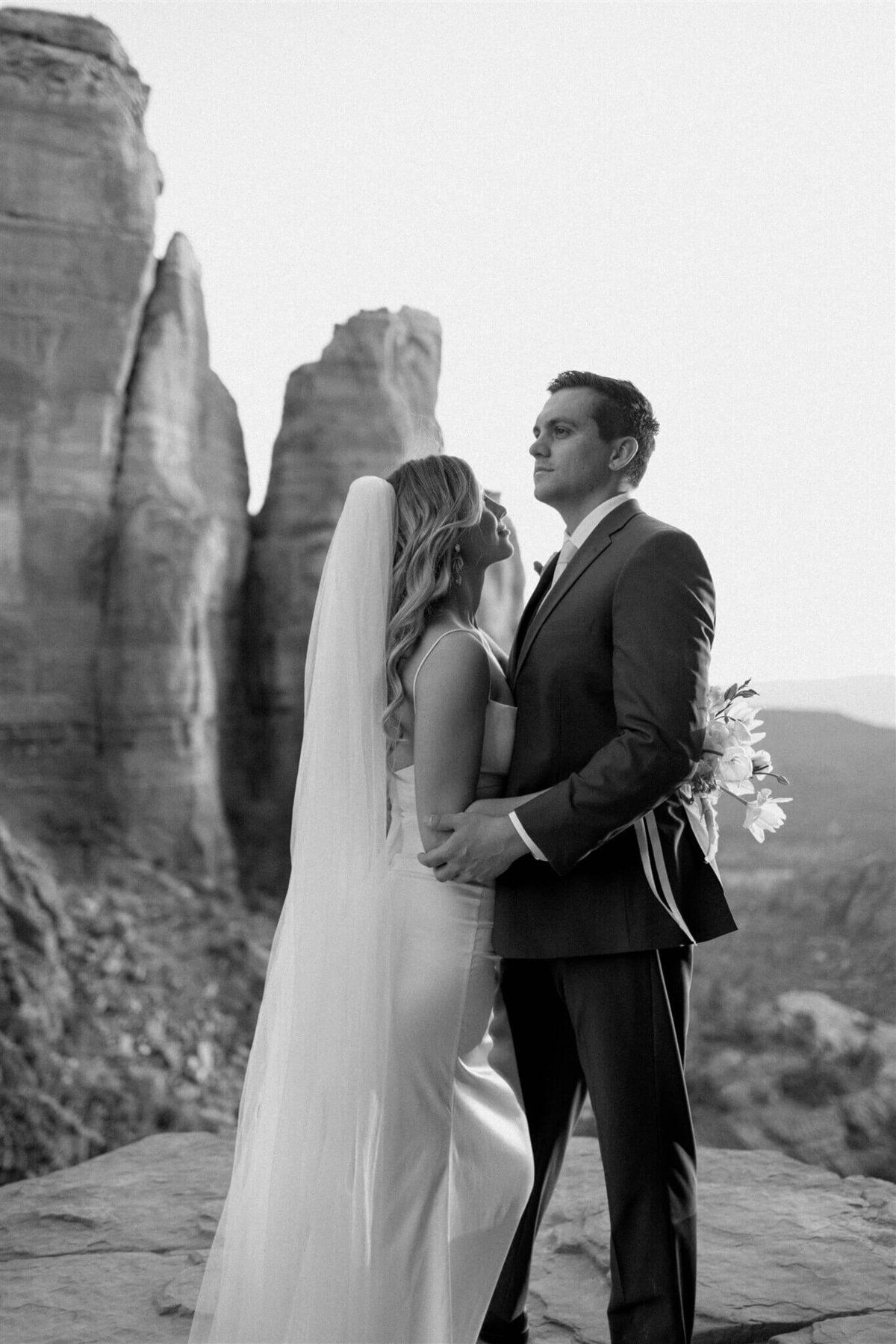 tinted-events-design-and-planning-sedona-wedding-portrait-black-and-white-5-photography-memories-by-lindsay-destination-wedding-planning