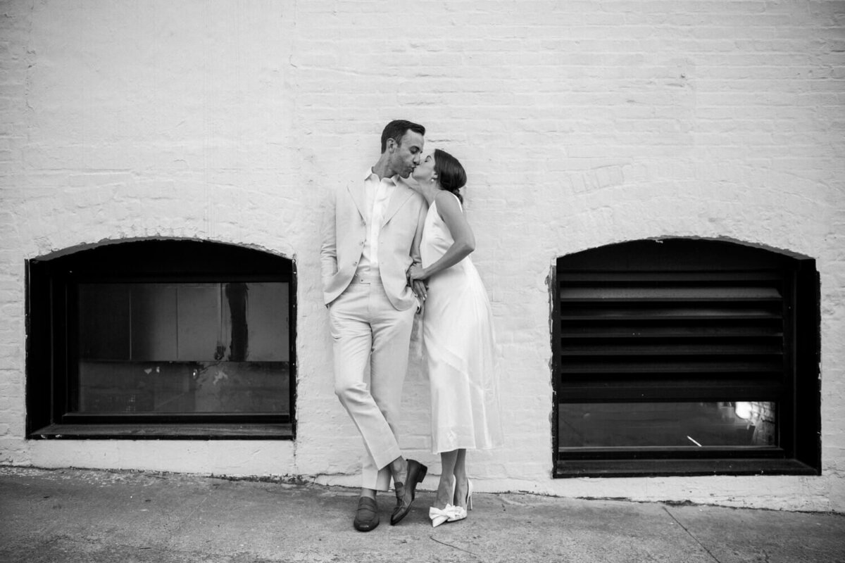 williamsburg.dominopark.engagementphotos.-5