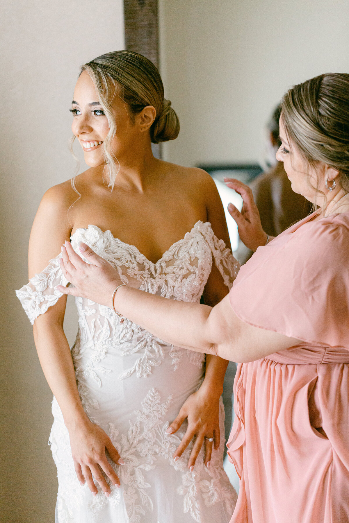 Natalia + Javier - Bride Getting Ready-42