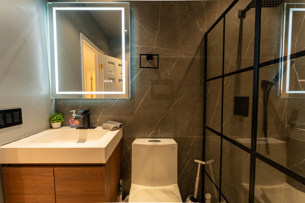 Bathroom 2 (2)