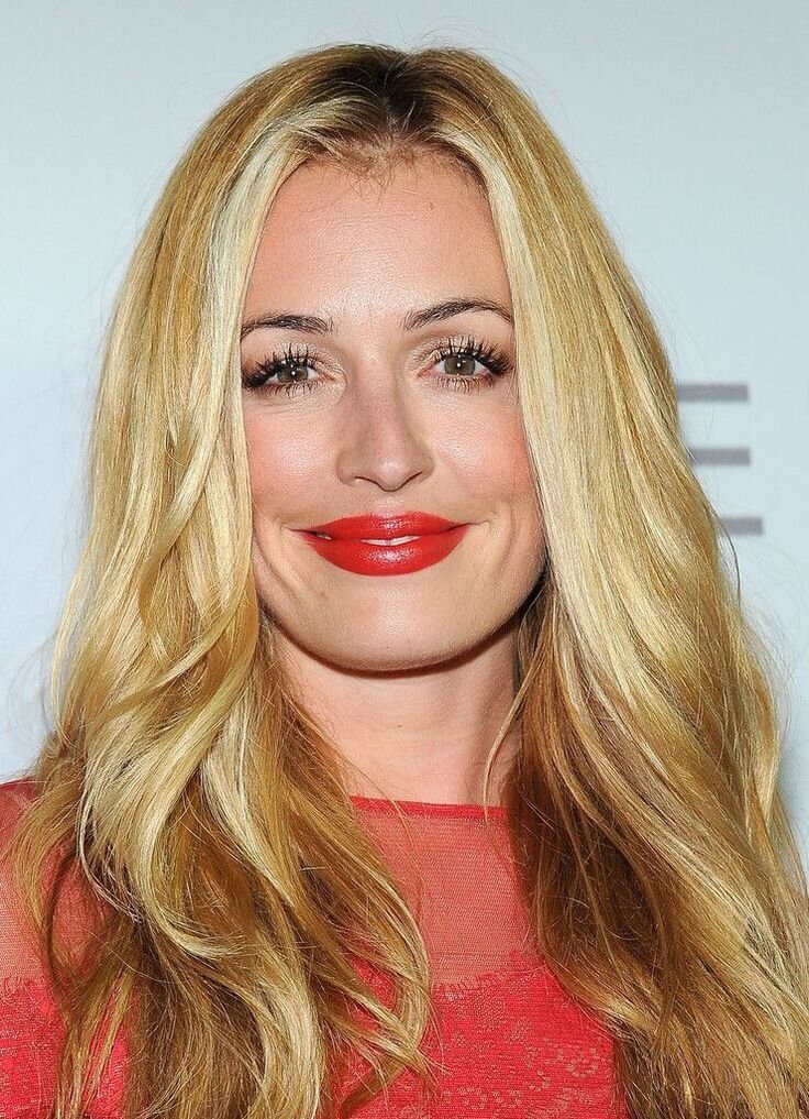 Cat Deeley in red lipstick and chunky mascara