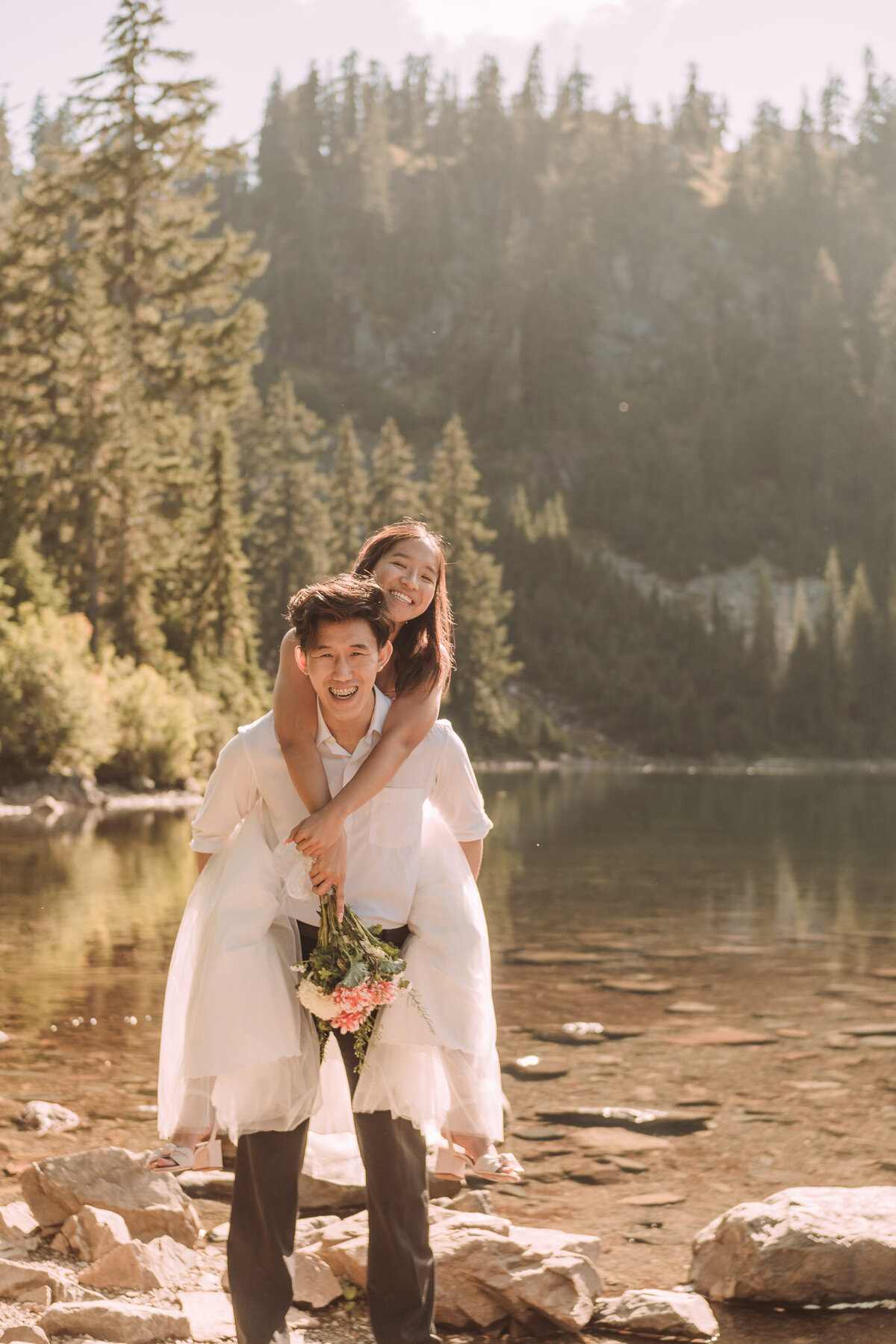 Joyce Li Photography Destination Wedding Elopement Engagement Lifestyle Portrait Photographer West Coast Seattle Washington California snowlakeengagement-19
