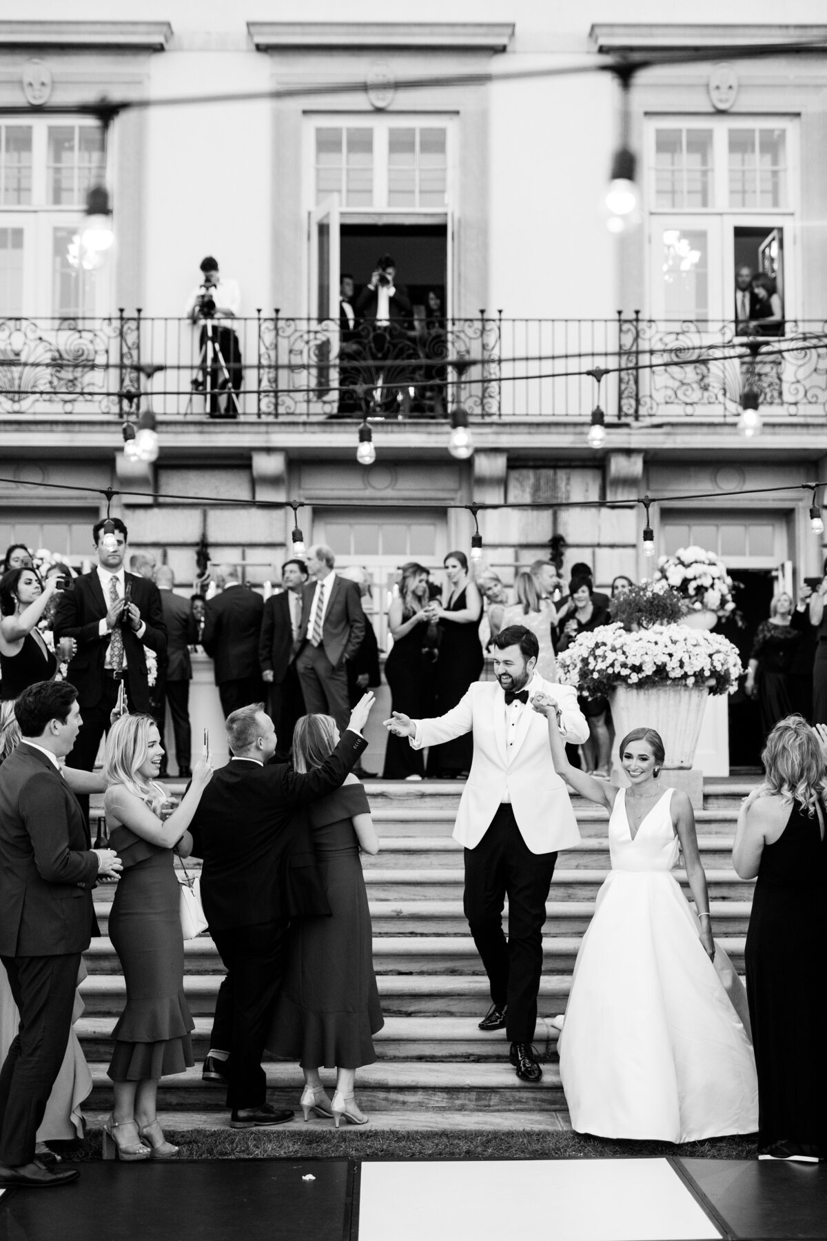 Niki Marie Photography Classic Timeless Wedding Photographer Detroit Michigan Chicago Illinois New York New Destination Travel Fine Art High End Luxury Wedding Engagement Elopement Photo Black White Elegant Traveling Travel City14