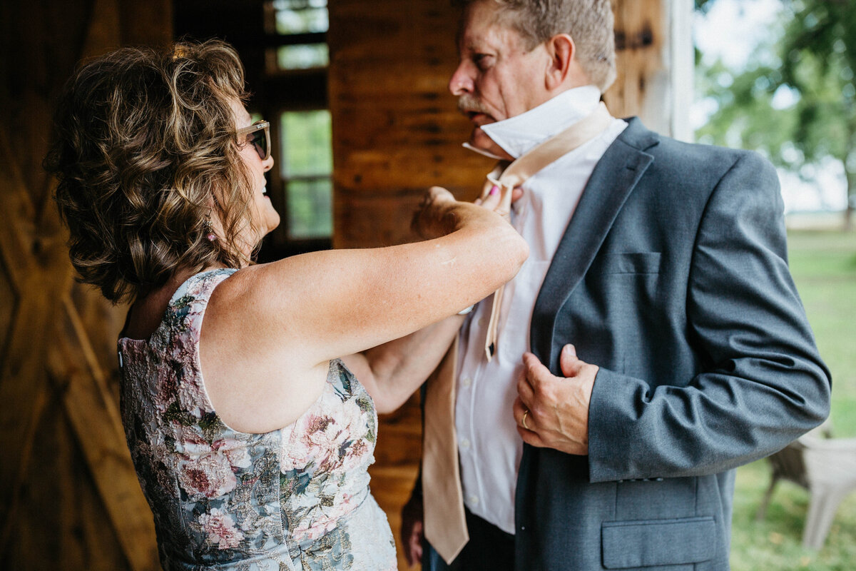 mom-helping-dad-get-ready-for-wedding