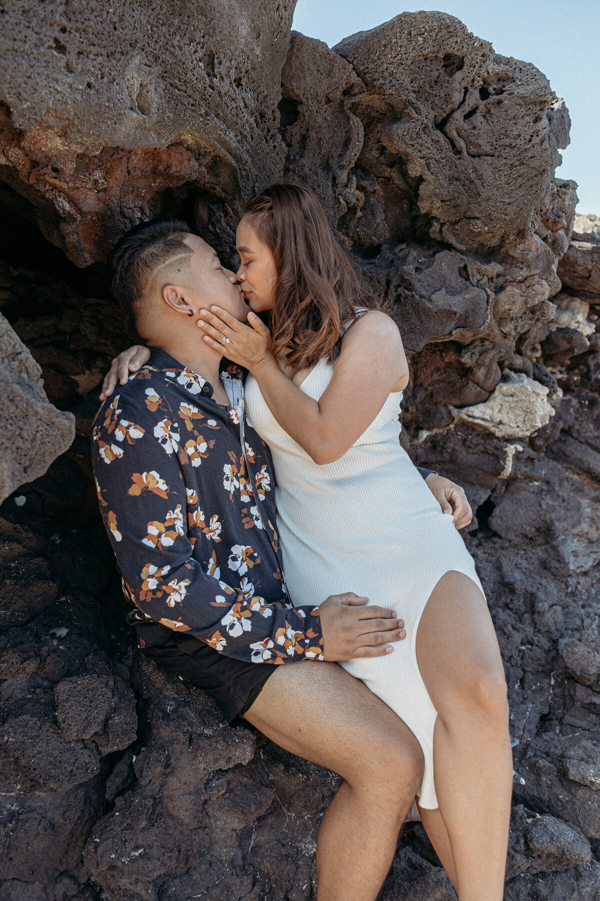 makapuu-beach-couple-portraits-14