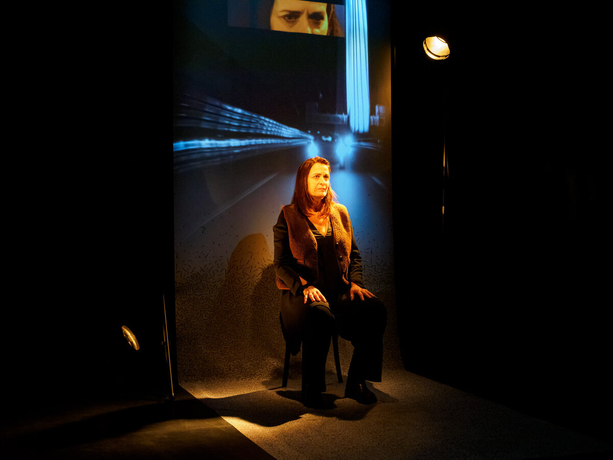 LA FILLE QUI SE SAUVE Cie Amonime TexteCléa Pétrolesi et Catherine Le Hénan_1270011