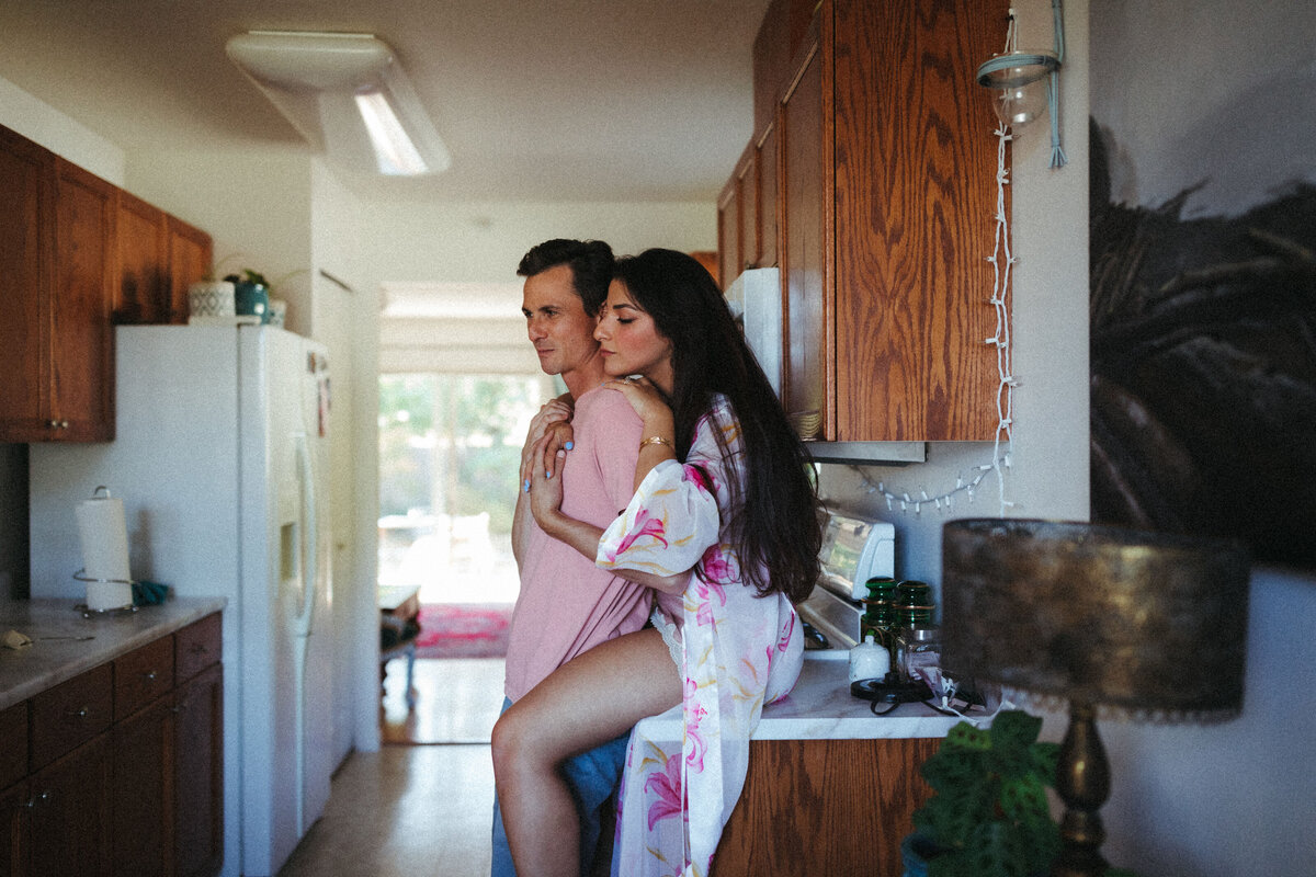 cozy-backyard-and-kitchen-couple-portraits-lowres-5