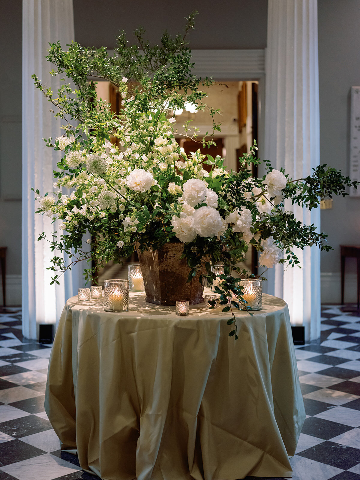 Classic Charleston Wedding with green & white at Hibernian Hall by Sarah Bradshaw 0199