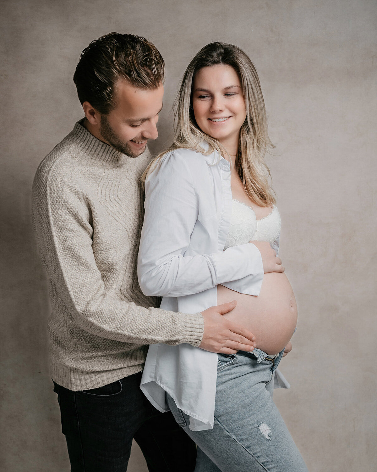 ongedwongen zwangerschapsshoot studio amsterdam noord-leukfotografie.jpg6