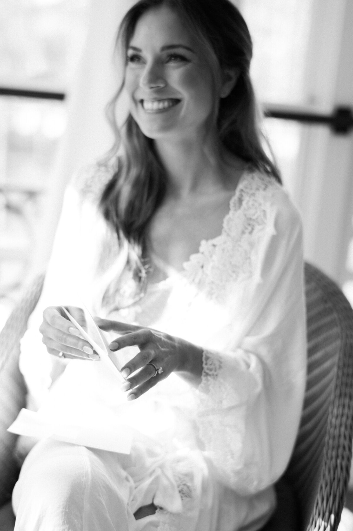 Bride opens a note from the groom prior to the ceremony 