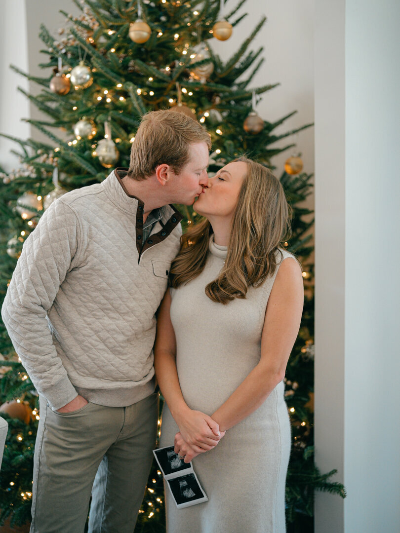 Auburn-AL-Pregnancy-Announcement-Photographer-7402804