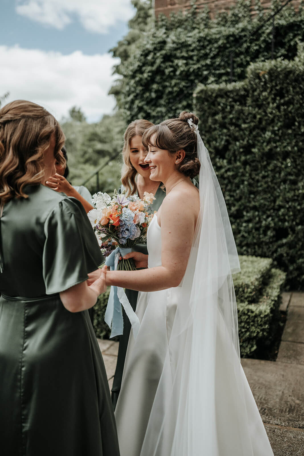 Issy-and-Bella-Floral-Design-Wedding-Florist-Herefordshire-Dewsall-Court-S-J8