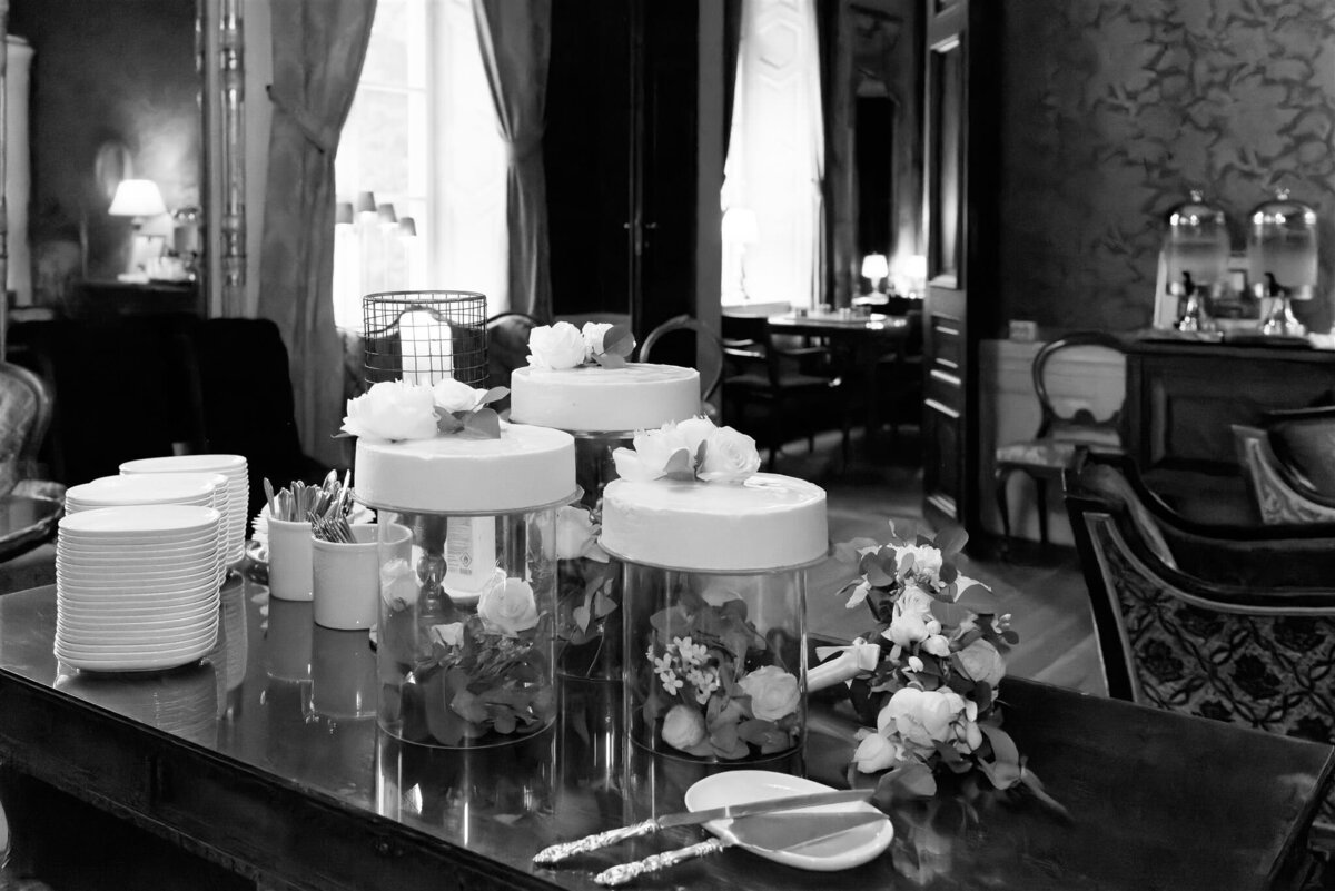 Bröllopsfotograf i Stockholm helloalora Anna Lundgren bröllopstårtor i salongen destination slottsbröllop Rånäs Slott i Roslagen