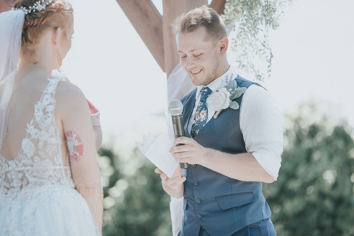 ceremony _ alaynna ann schwartz _ harpors vinyard _ iowa photographer _ playlife photography_0136