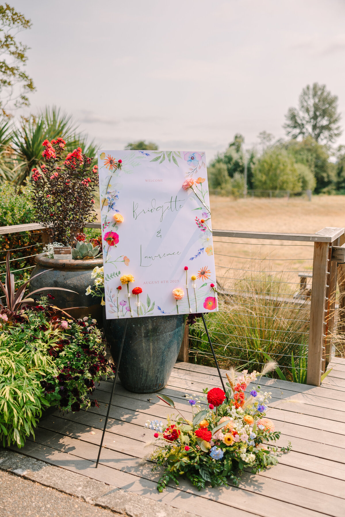 welcome-sign-floral-flora-pacifica-summer-wedding