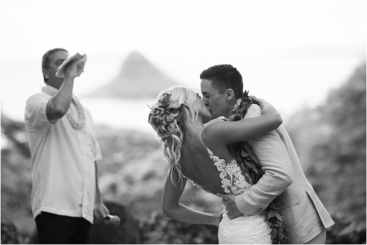PALIKU-GARDENS-KANEOHE-OAHU-HAWAII-KUALOA-RANCH-WEDDING-57