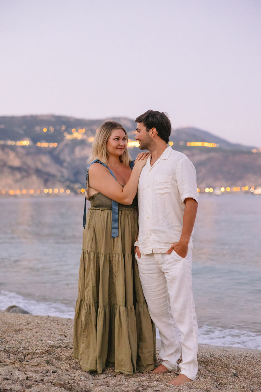 seance-photo-couple-plage-saint-jean-cap-ferrat-photographe-victoria-le-petit46