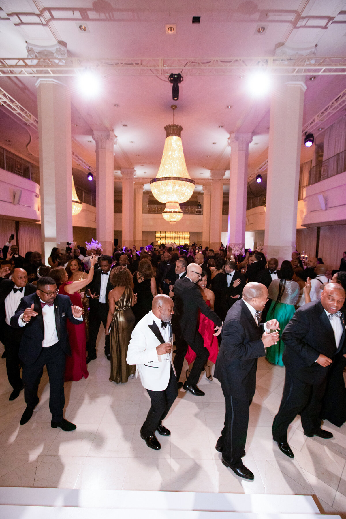 southern-exchange-ballroom-atlanta-ga-guest-dancing