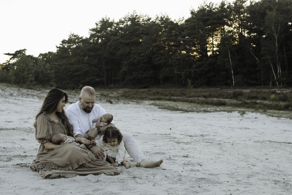 gezinsfotograaf roermond, gezinsfotograaf leudal, gezinsfotograaf haelen, gezinsfotografie limburg, gezinsfotograaf limburg, gezinsshoot leudal, gezinsshoot roermond, gezinsshoot haelen, gezinsfotograaf limburg, gezinsfotograaf brabant, spontane gezinsfoto's, spontane foto's met kinderen, spontane fotografie, gezinsfotograaf