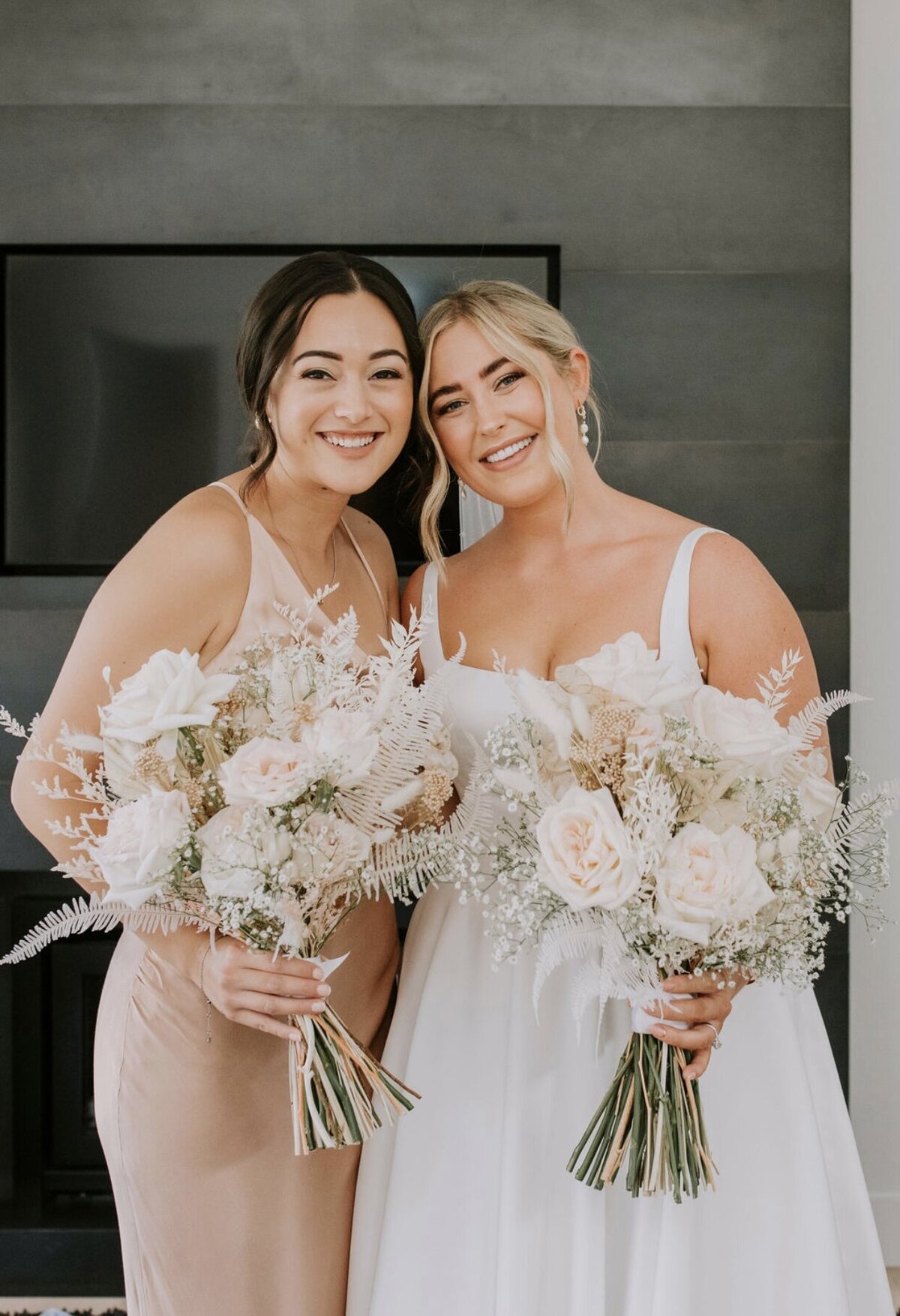 brideandbridesmaid-makeup-flowers