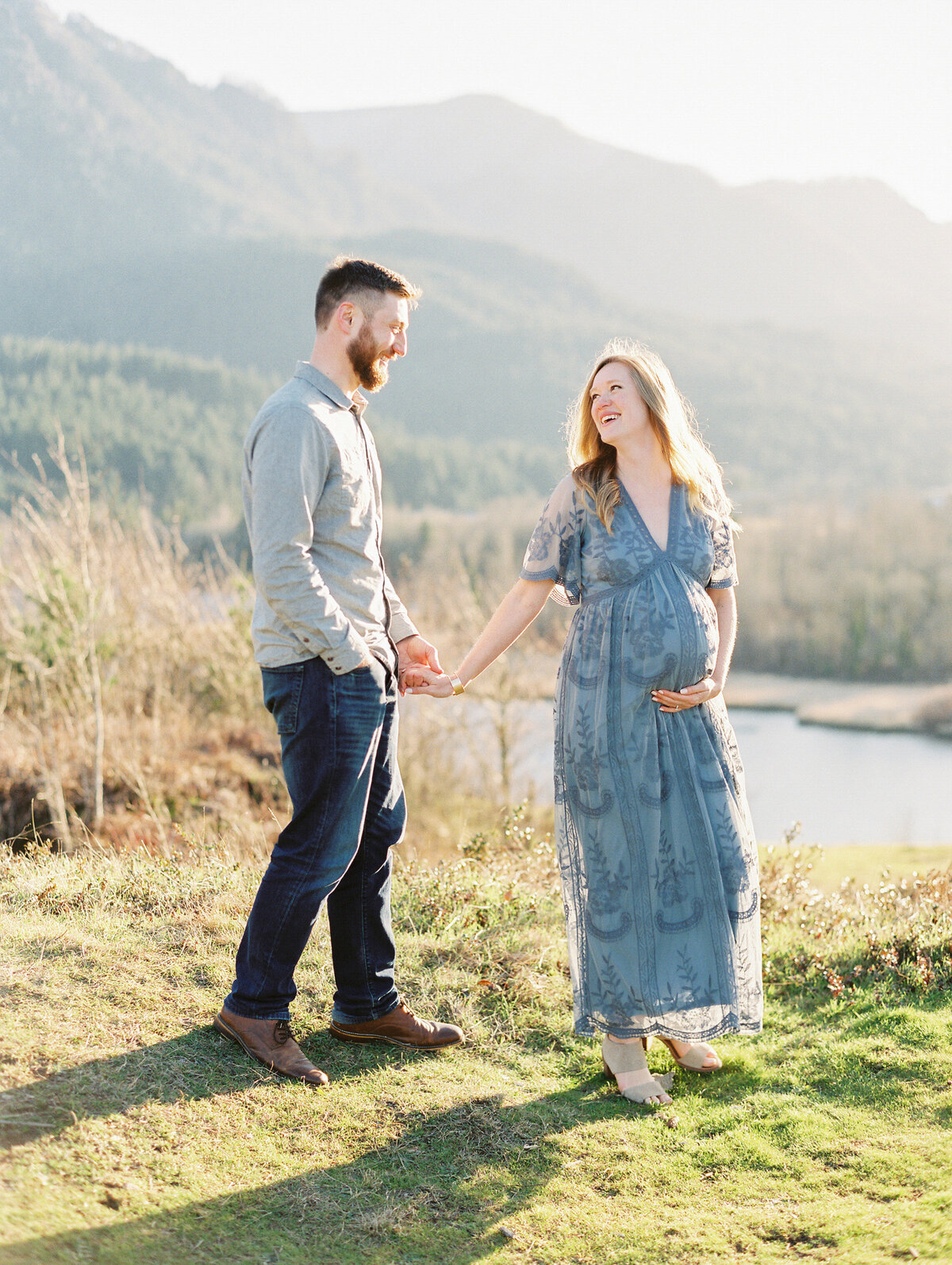 best-portland-oregon-maternity-photographers-by-the-tenneys-photography-01