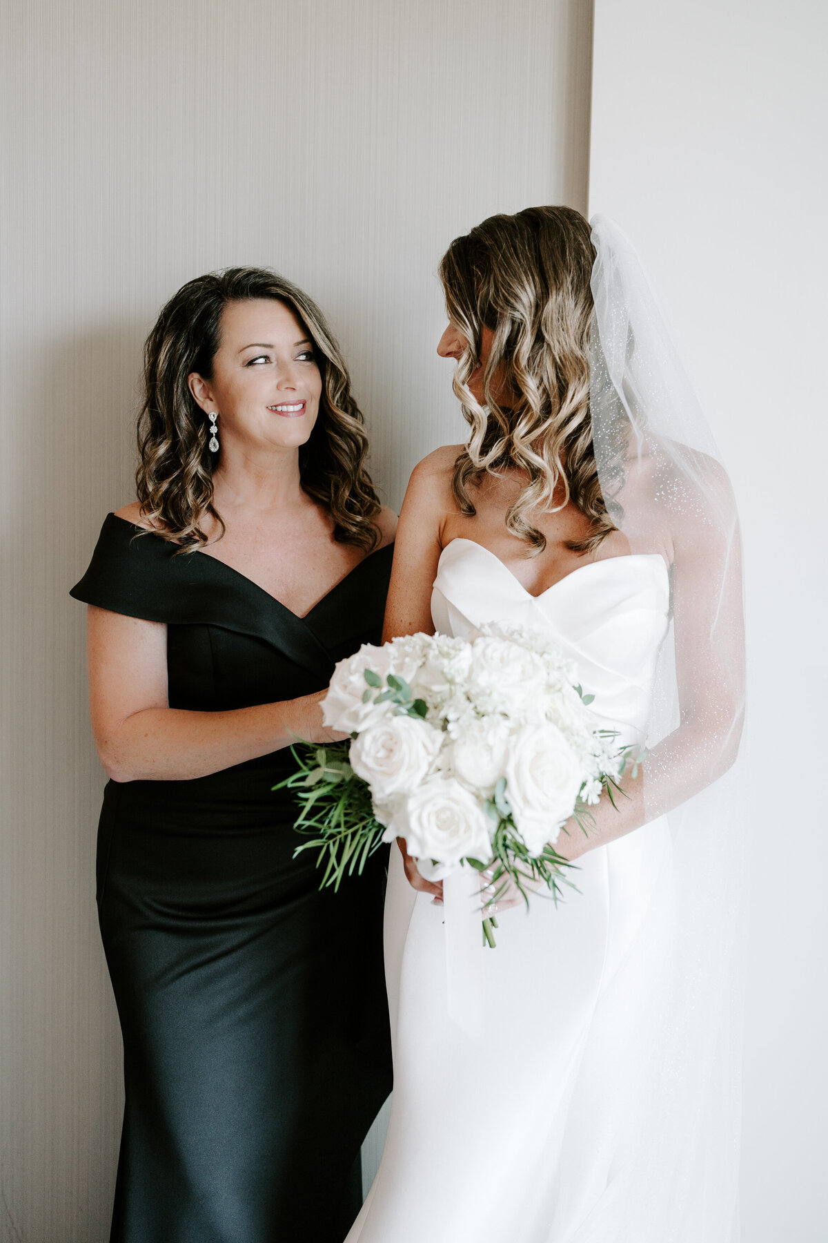 abby-parker-lake-minnetonka-wedding-14
