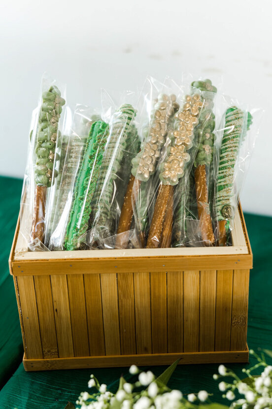 green-gold-chocolate-pretzels