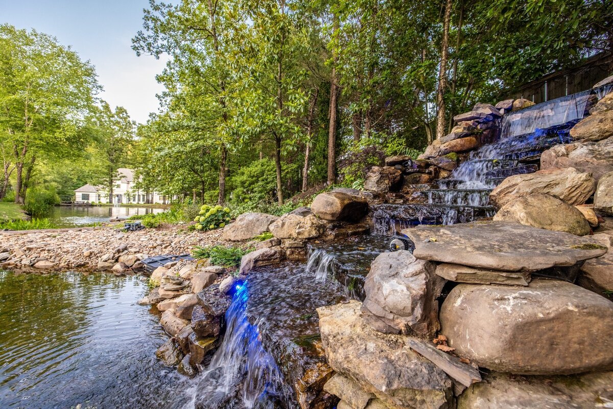 natural-waterfall-feature-backyard-little-rock-standard
