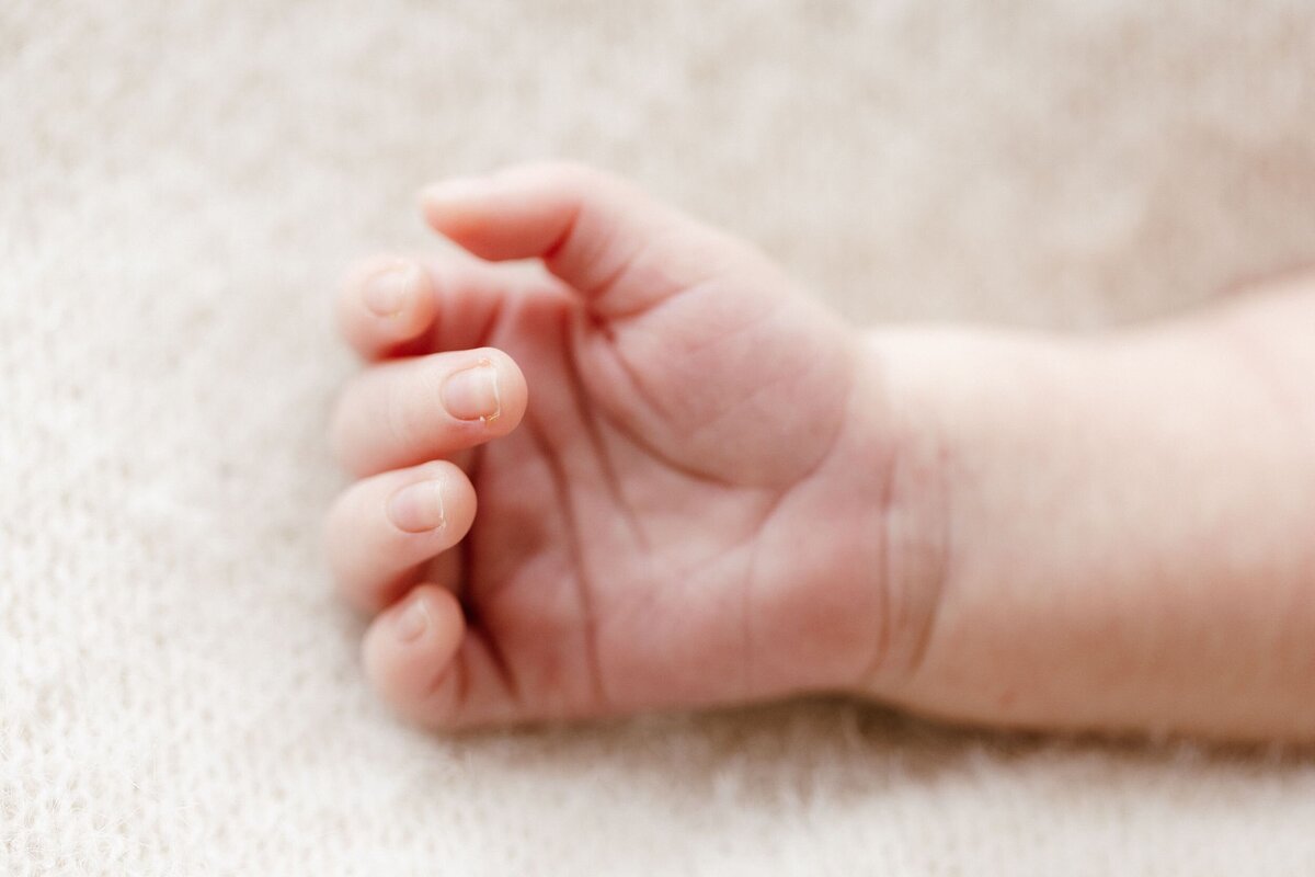 00004brendaolie-naturalnewborn-fotograaf 