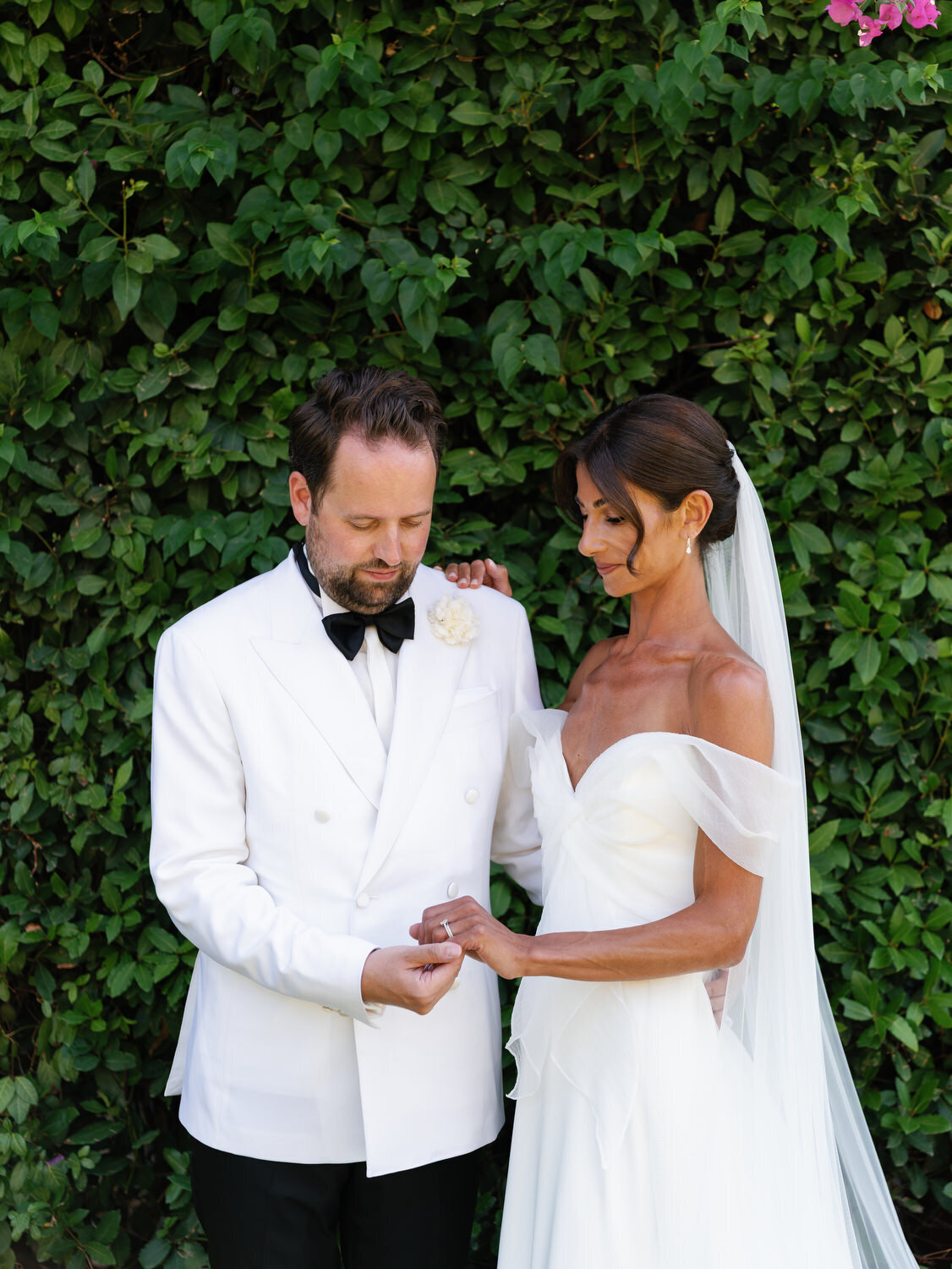 Black-Tie-Wedding-at-Four-Seasons-and-Vouliagmeni-Lake-010