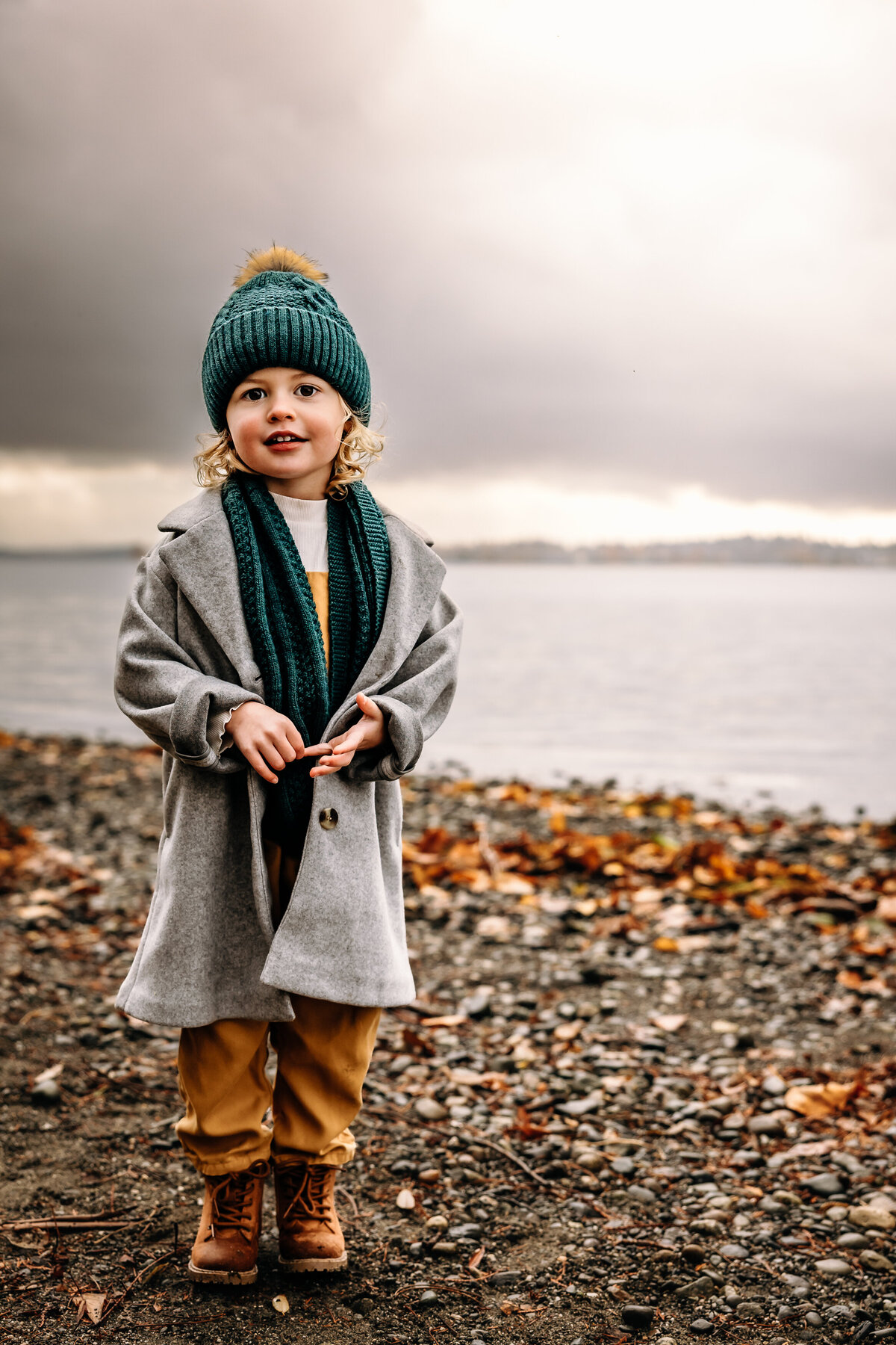 autumn-child-in-hat-and-scarf
