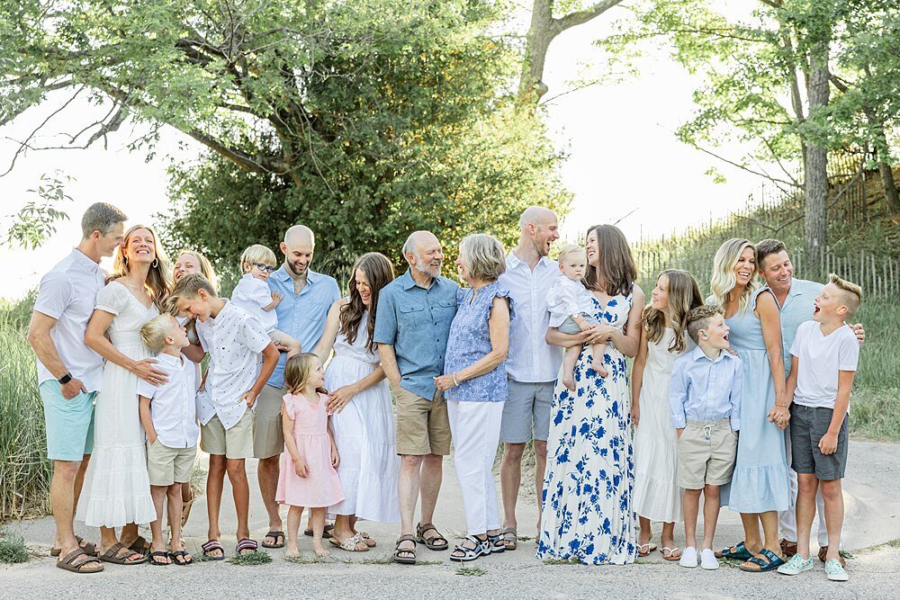 extended-family-session-muskegon-lake-michigan-beach-8.jpg2