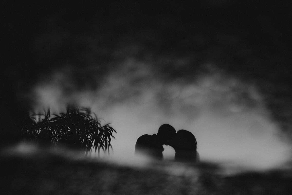 A couple kiss in black and white