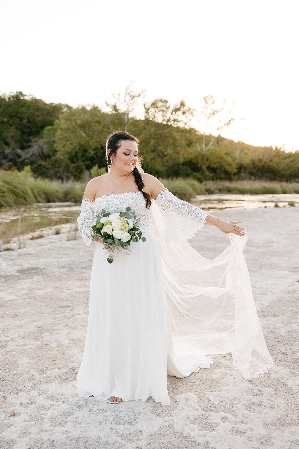 Hill-country-bridal-session-texas-wedding-photographer-leah-thomason-5