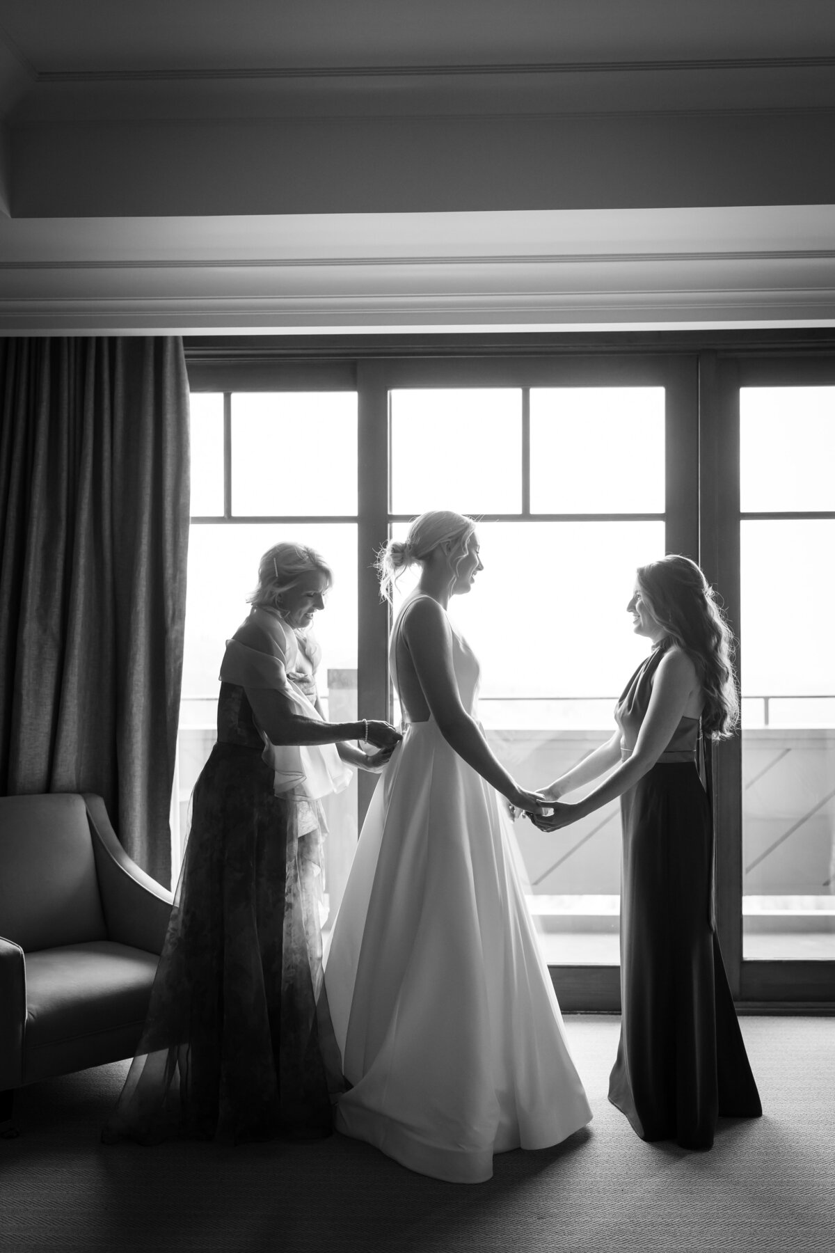 montage-summer-park-city-catholic-wedding-pepper-nix-loganwalkerphoto-419L-0265