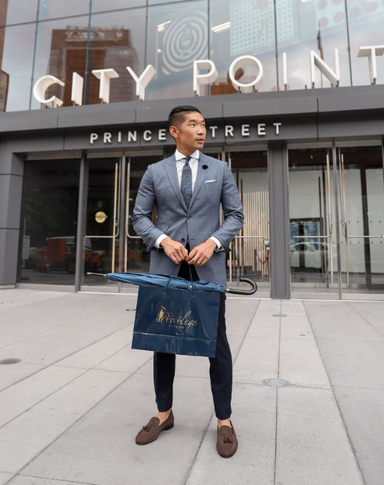 Versatile capsule wardrobe with a suit that is casual and sharp