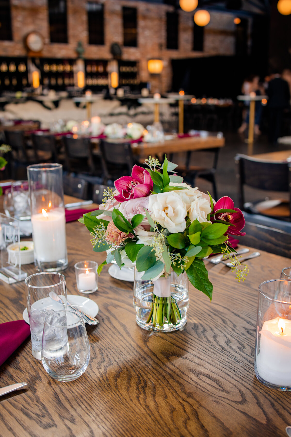 bridesmaids-bouquet-centerpiece