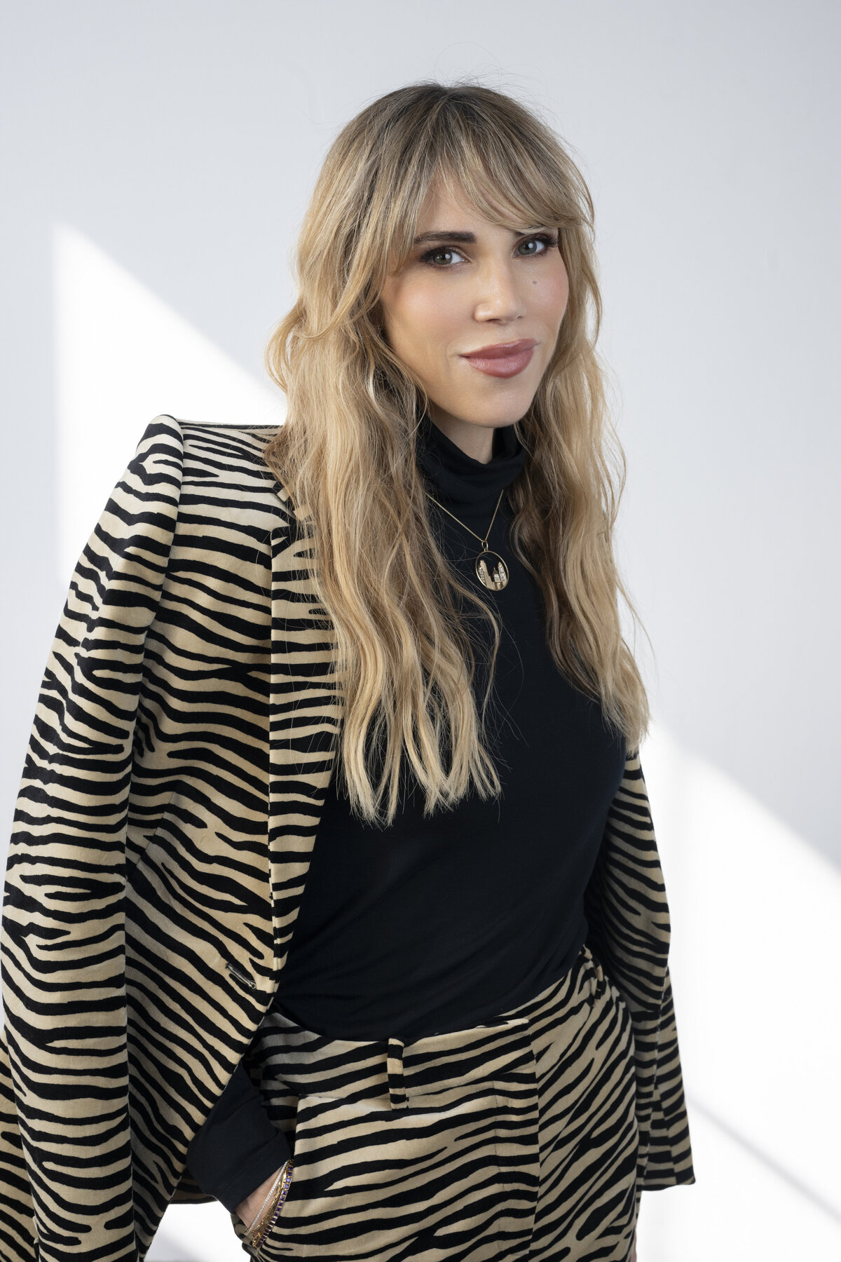 photographer-with-makeup-artist
