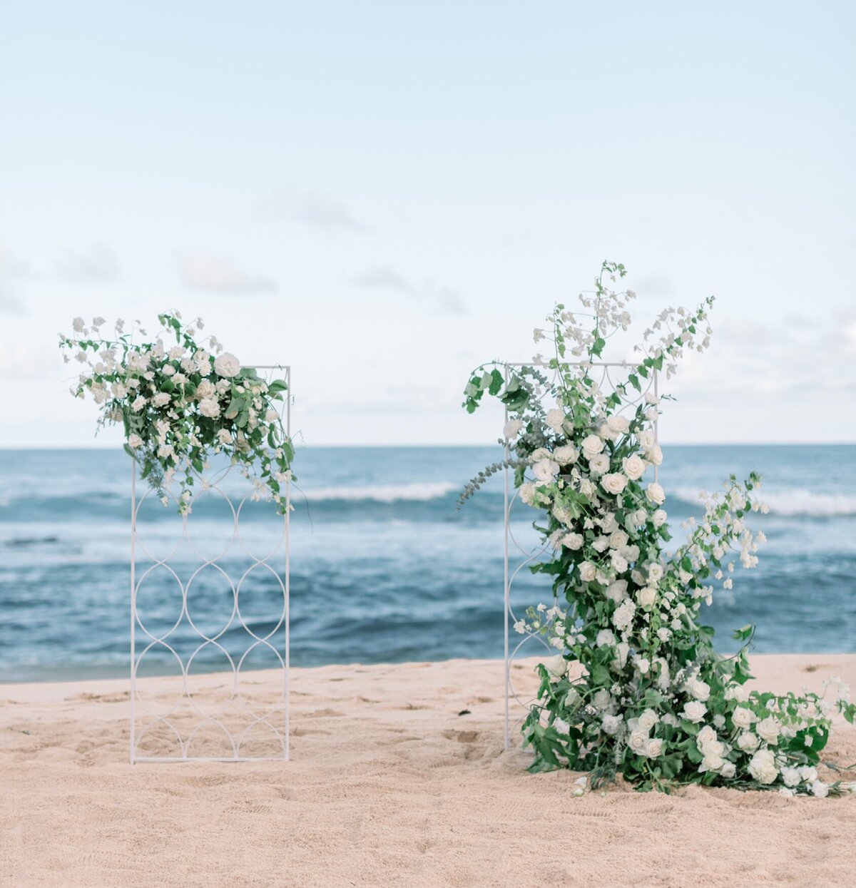 Coastal-beach-wedding-in-hawaii