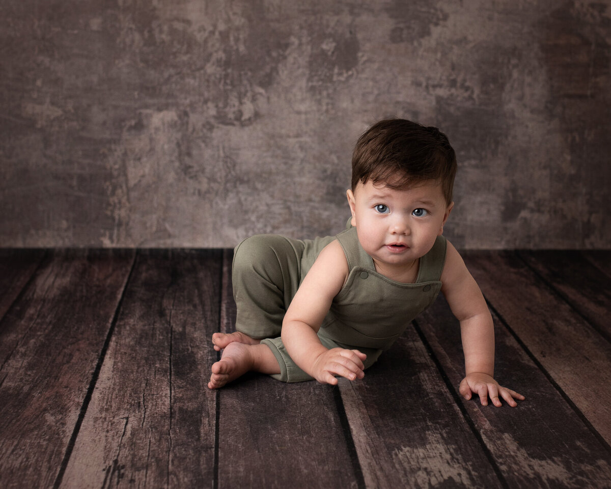 Sitting baby photography session in Houston