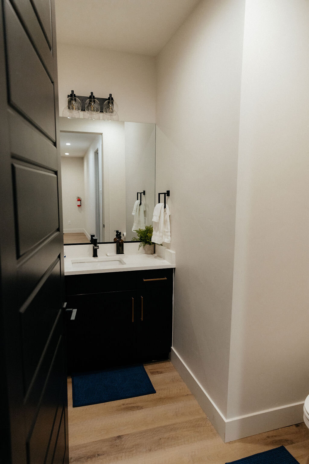 Beezah_FrankiesPlace_ALL-160